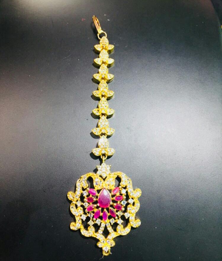 Chidambaram Covering Gold Platted oval design maang tikka