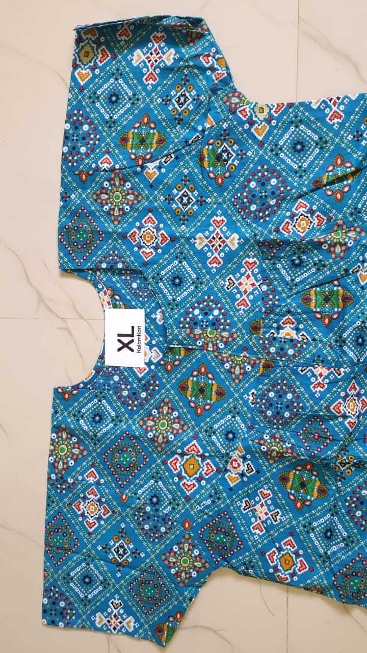 Dhalavaipuram Women's Swasthik Kalamkari Cotton Nighty - Image 3